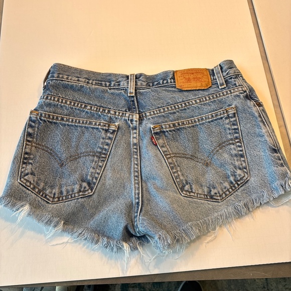 Levis 569 Denim Shorts Waist 32 Distressed Cut Off Raw Hem Jeans Shorts - Picture 3 of 5